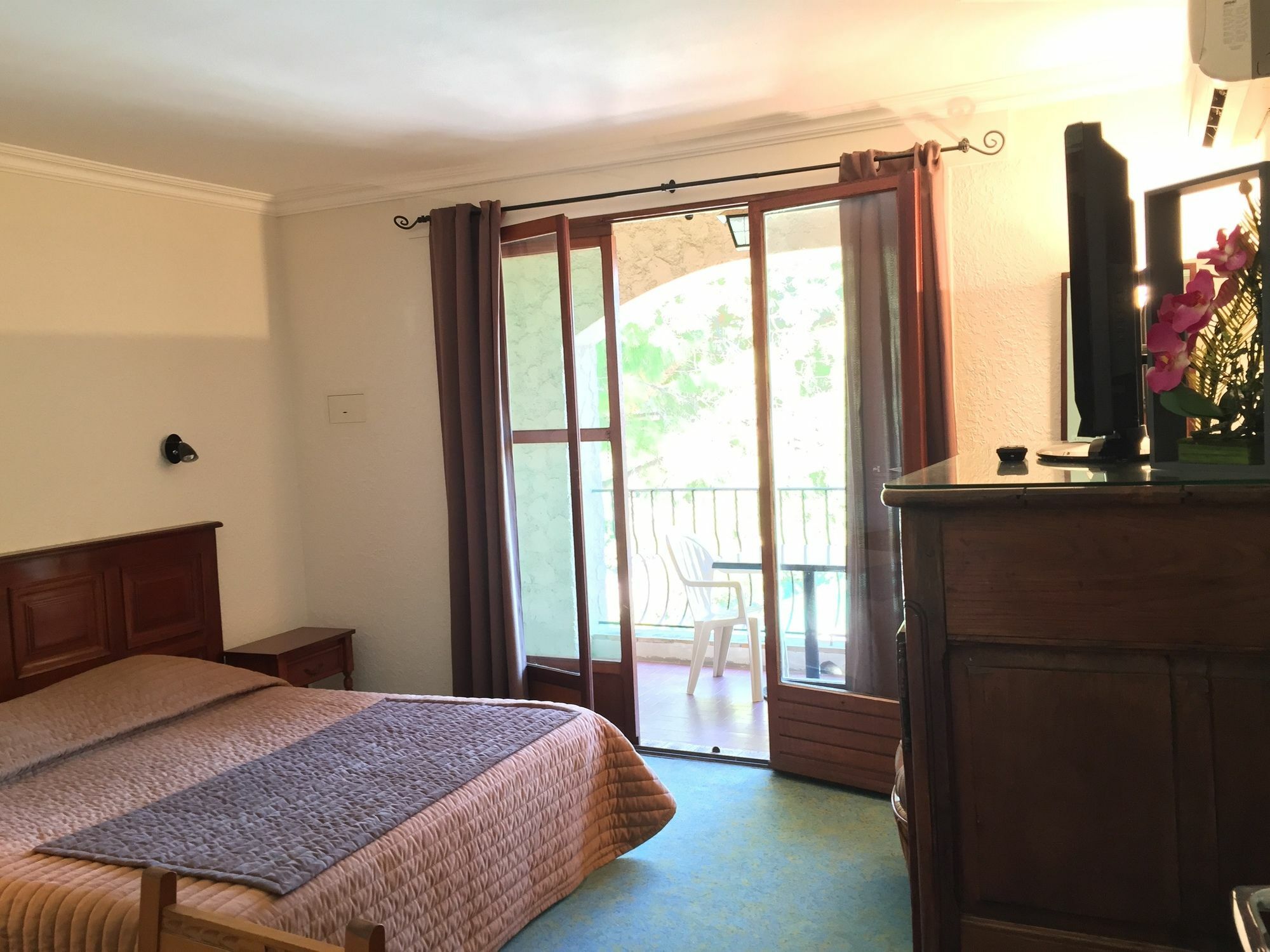 Castel Garoupe Hotel Antibes Exterior foto